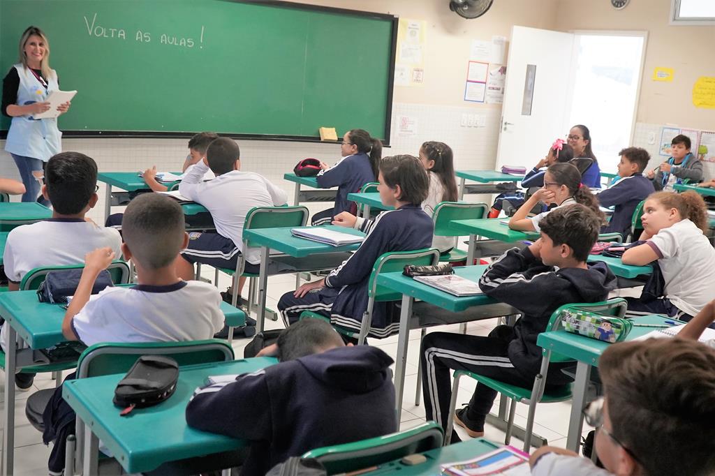 Clima acolhedor e muita organização marcam a volta às aulas na rede de Barueri