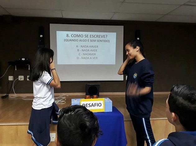 Alunos do Carlos Osmarinho aprendem língua portuguesa com competições, paródias e teatro