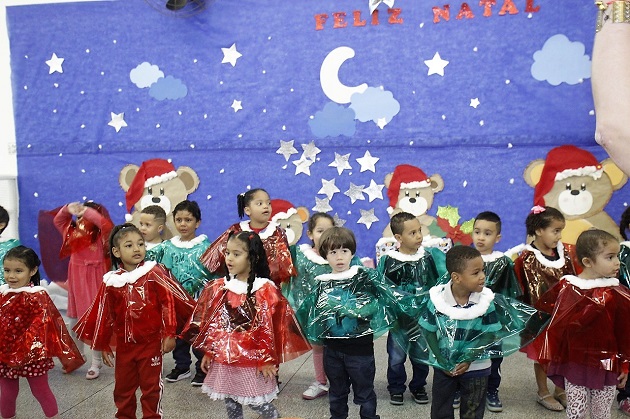 Crianças da José Martinho emocionam a comunidade com Cantata de Natal