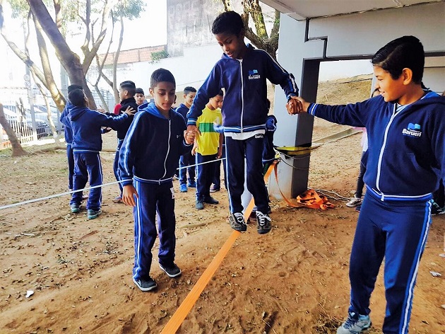 Slackline é a nova modalidade nas aulas de educação física na Emef Margarida