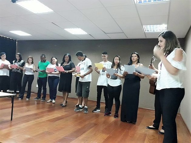 Estudantes do EJA dão show no encerramento do projeto “Noite Literária”