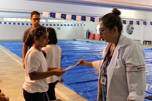 Parceria entre Educação e Saúde possibilita exames médicos para alunos de natação