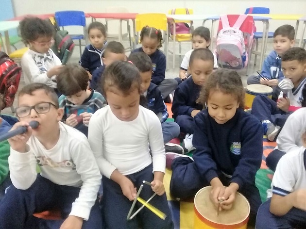 Alunos da Emef Padre Renaldo se divertem e aprendem com material do Palavra Cantada