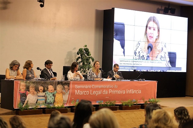 Representantes de Barueri integram seminário sobre primeira infância em Brasília