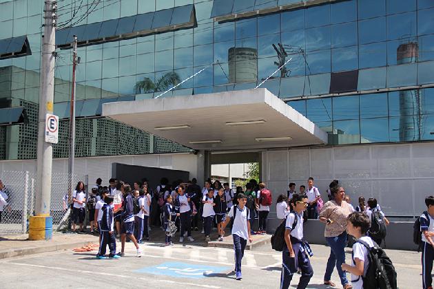 Alunos de Barueri voltam às aulas animados