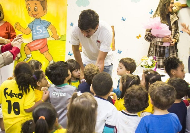 Maternal Damasceno realiza evento sobre Copa do Mundo com palestra de jogador 