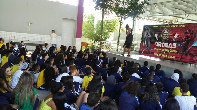 Jovens da escola Egídio Costa participam de palestras sobre drogas e gravidez na adolescência