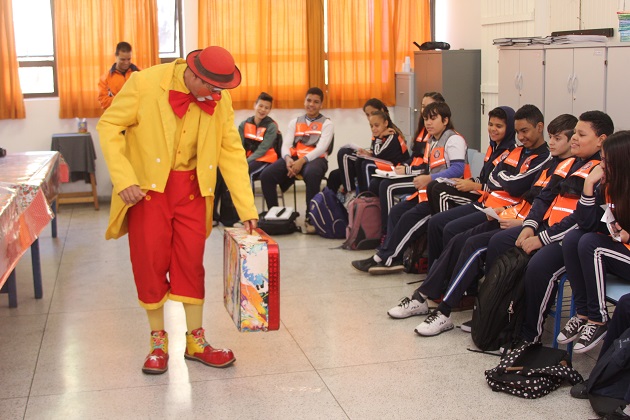 Agentes Mirins de Proteção e Defesa Civil aprendem o valor do sorriso