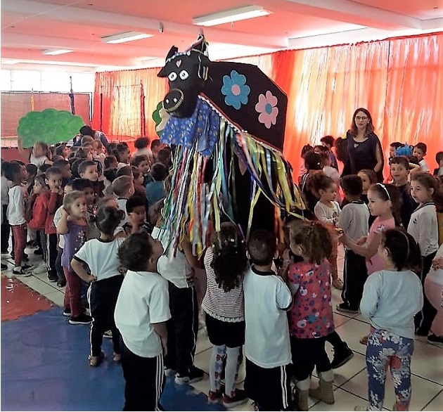 Maternal Akyama incentiva aprendizagem por intermédio de música e brincadeiras