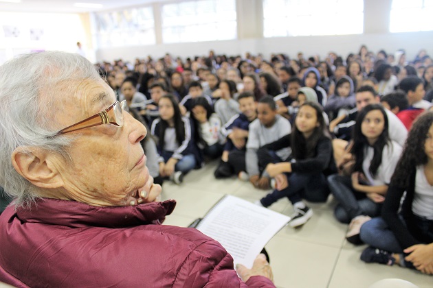 Sobrevivente do nazismo faz palestra a alunos da Emeief Dorival Faria