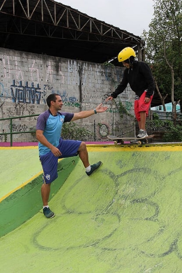 Em Barueri, skate também se aprende na escola