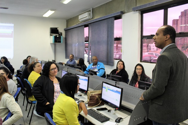 Departamento de Informática da Educação ministra cursos sobre sistema a gestores da rede de ensino 