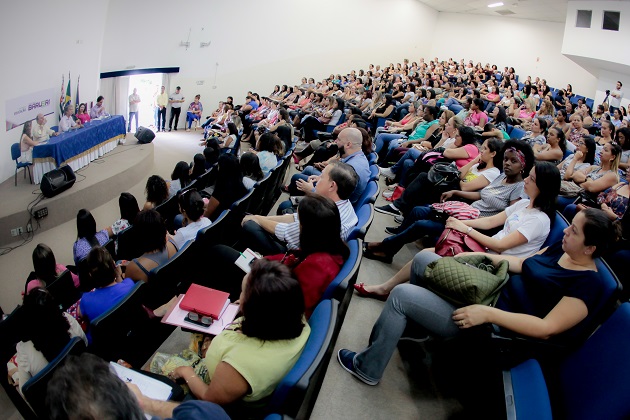 Ministro do Desenvolvimento Social fala sobre primeira infância a profissionais da Educação Infantil