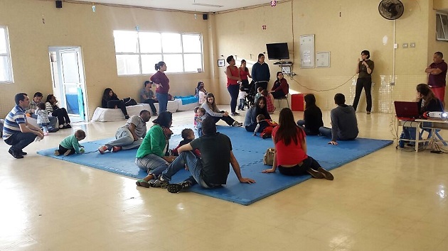 Maternal promove palestra orientando pais sobre nascimento dos primeiros dentes